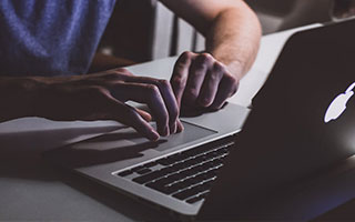 春秋電子(603890.SH)：公司控股股東薛革文累計(jì)質(zhì)押6040萬股，占公司總股本13.76%